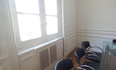 Centro departamento en alquiler, 4 ambientes + escritorio, baño, cocina, muy luminoso