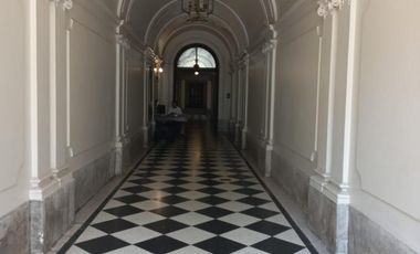 Centro departamento en alquiler, 4 ambientes + escritorio, baño, cocina, muy luminoso