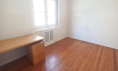Centro departamento en alquiler, 4 ambientes + escritorio, baño, cocina, muy luminoso