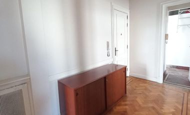 Centro departamento en alquiler, 4 ambientes + escritorio, baño, cocina, muy luminoso