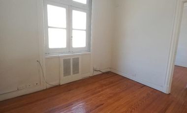 Centro departamento en alquiler, 4 ambientes + escritorio, baño, cocina, muy luminoso