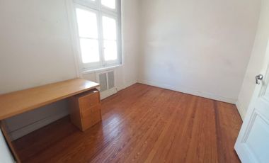 Centro departamento en alquiler, 4 ambientes + escritorio, baño, cocina, muy luminoso