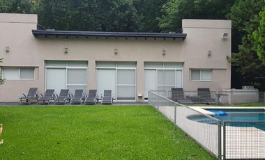 Casa en Abril Club De Campo