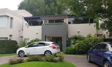 Casa en Abril Club De Campo