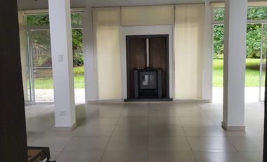 Casa en Abril Club De Campo