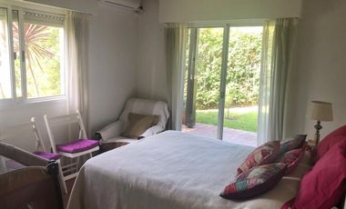 Venta casa en  Barrio Privado Las Condes en 1 planta sobre amplio lote.
