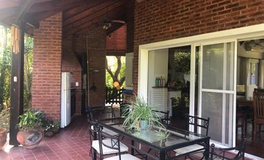 Venta casa en  Barrio Privado Las Condes en 1 planta sobre amplio lote.