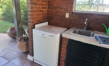 Venta casa en  Barrio Privado Las Condes en 1 planta sobre amplio lote.