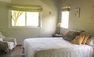 Venta casa en  Barrio Privado Las Condes en 1 planta sobre amplio lote.