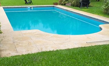 Venta casa en  Barrio Privado Las Condes en 1 planta sobre amplio lote.
