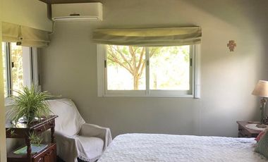 Venta casa en  Barrio Privado Las Condes en 1 planta sobre amplio lote.
