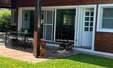 Venta casa en  Barrio Privado Las Condes en 1 planta sobre amplio lote.
