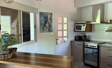 Venta casa en  Barrio Privado Las Condes en 1 planta sobre amplio lote.