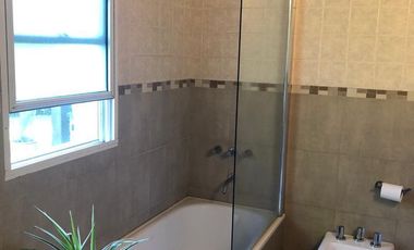 Venta casa en  Barrio Privado Las Condes en 1 planta sobre amplio lote.