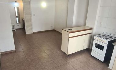 Monoambiente con Patio en el centro de Ballester