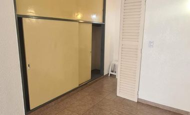Monoambiente con Patio en el centro de Ballester