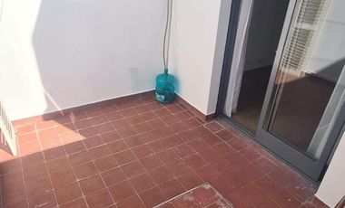 Monoambiente con Patio en el centro de Ballester
