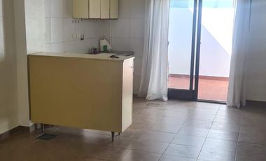 Monoambiente con Patio en el centro de Ballester