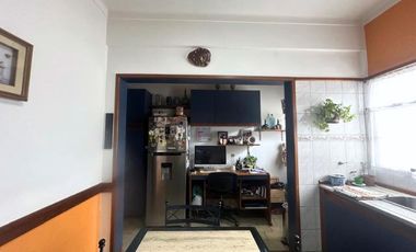 PH  Departamento y Local en zona estacion de tren Jose Marmol.