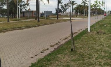 VENTA . Terreno sobre Avenida Principal, Apto Uso Comercial - Arroyo Seco