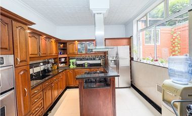 Venta de Casa Sector El Tesoro El Poblado