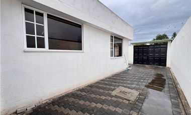 Mitad del Mundo, Casa en Venta, 118m2, 3 Habitaciones