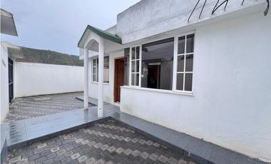 Mitad del Mundo, Casa en Venta, 118m2, 3 Habitaciones