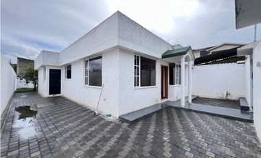 Mitad del Mundo, Casa en Venta, 118m2, 3 Habitaciones