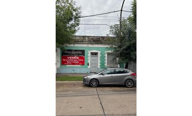 VENTA CASA A RECICLAR SOBRE AVENIDA HUMBERTO - LUJAN BS AS