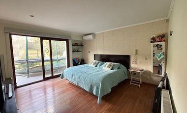 OPORTUNIDAD!! CASA 4 DORM + SERVICIO + SUBTE LOS BOSQUES