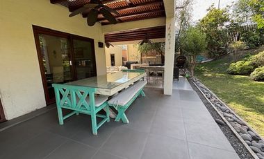 OPORTUNIDAD!! CASA 4 DORM + SERVICIO + SUBTE LOS BOSQUES