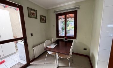 OPORTUNIDAD!! CASA 4 DORM + SERVICIO + SUBTE LOS BOSQUES