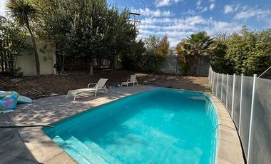 OPORTUNIDAD!! CASA 4 DORM + SERVICIO + SUBTE LOS BOSQUES