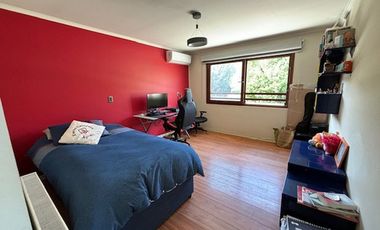 OPORTUNIDAD!! CASA 4 DORM + SERVICIO + SUBTE LOS BOSQUES