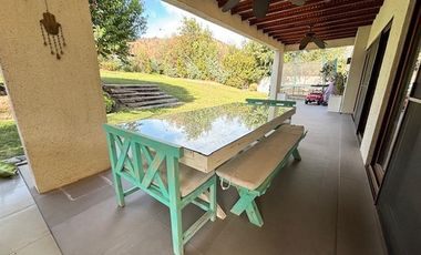 OPORTUNIDAD!! CASA 4 DORM + SERVICIO + SUBTE LOS BOSQUES