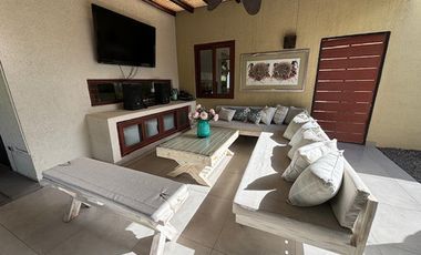 OPORTUNIDAD!! CASA 4 DORM + SERVICIO + SUBTE LOS BOSQUES