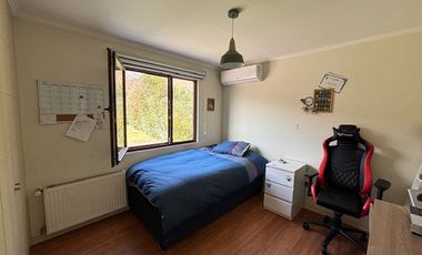 OPORTUNIDAD!! CASA 4 DORM + SERVICIO + SUBTE LOS BOSQUES