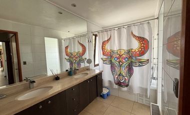 OPORTUNIDAD!! CASA 4 DORM + SERVICIO + SUBTE LOS BOSQUES
