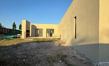 Casa a la venta en Barrio cerrado Los Juncos lote Q7