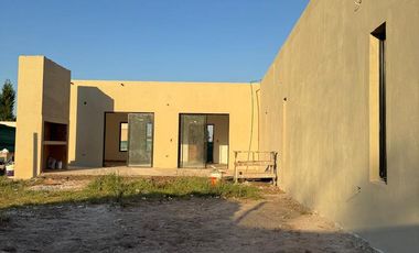 Casa a la venta en Barrio cerrado Los Juncos lote Q7