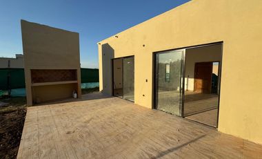 Casa a la venta en Barrio cerrado Los Juncos lote Q7