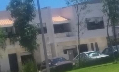Venta de casa en Condominio Meteoro, 2da Cerrada de Altozano No. 551 Condominio Meteoro -Fraccionamiento Altozano el Nuevo Querétaro