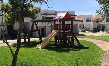Venta de casa en Condominio Meteoro, 2da Cerrada de Altozano No. 551 Condominio Meteoro -Fraccionamiento Altozano el Nuevo Querétaro