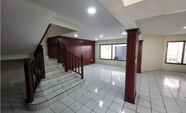 CASA HOLANDA, FRACC. LOS LAURELES ( la luneta ) ZAMORA MICHOACAN