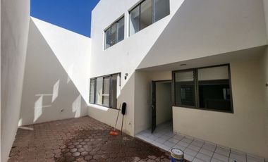 CASA HOLANDA, FRACC. LOS LAURELES ( la luneta ) ZAMORA MICHOACAN