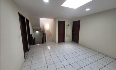 CASA HOLANDA, FRACC. LOS LAURELES ( la luneta ) ZAMORA MICHOACAN