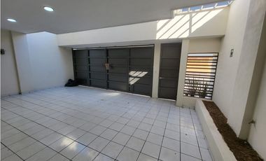 CASA HOLANDA, FRACC. LOS LAURELES ( la luneta ) ZAMORA MICHOACAN