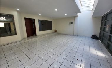 CASA HOLANDA, FRACC. LOS LAURELES ( la luneta ) ZAMORA MICHOACAN