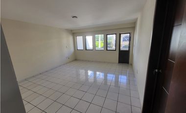 CASA HOLANDA, FRACC. LOS LAURELES ( la luneta ) ZAMORA MICHOACAN