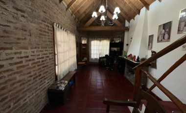 Chalet en Excelente Ubicación!!!! Echeverría 875, Monte Grande.-